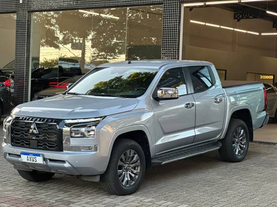 MITSUBISHI TRITON 2.4 BITURBO DIESEL CD HPE-S 4X4 AUTOMÁTICO MITSUBISHI TRITON 2.4 BITURBO DIESEL CD HPE-S 4X4 AUTOMÁTICO